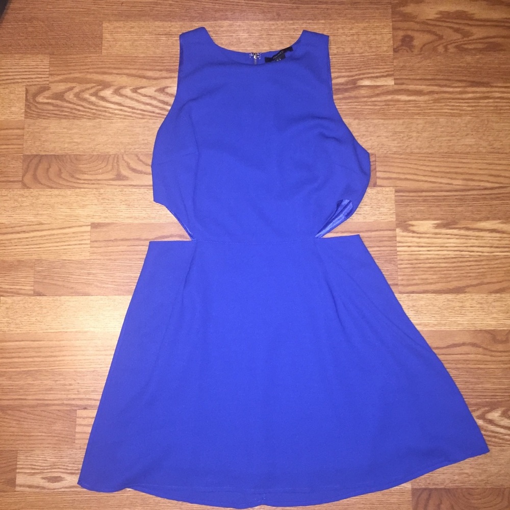 Dress - Picture 2 of 3